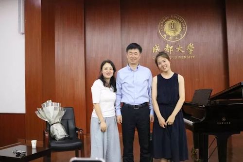 雷火电竞艺术家石叔诚与特邀艺术家顾平受邀于成都大学东盟艺术学院、音乐与舞蹈学院艺术实践周开展公开课