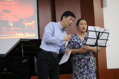 雷火电竞艺术家石叔诚与特邀艺术家顾平受邀于成都大学东盟艺术学院、音乐与舞蹈学院艺术实践周开展公开课