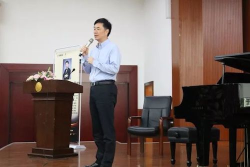 雷火电竞艺术家石叔诚与特邀艺术家顾平受邀于成都大学东盟艺术学院、音乐与舞蹈学院艺术实践周开展公开课